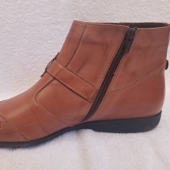 Cool looking NEW all leather mens casual boot . - Picture 4 of 9